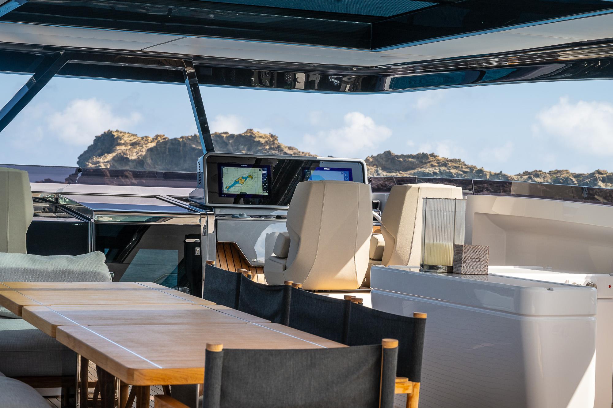 2025 FERRETTI YACHTS 1000 